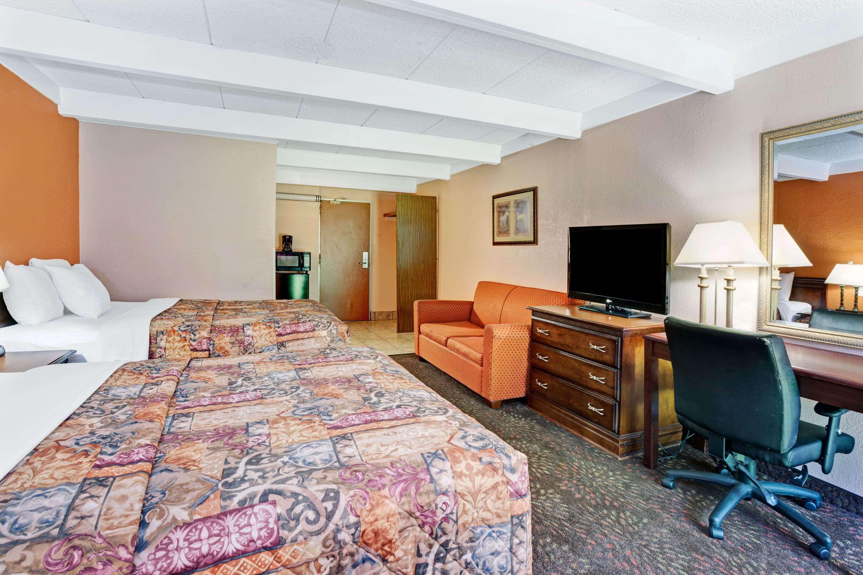 Days Inn By Wyndham Ann Arbor Exteriör bild
