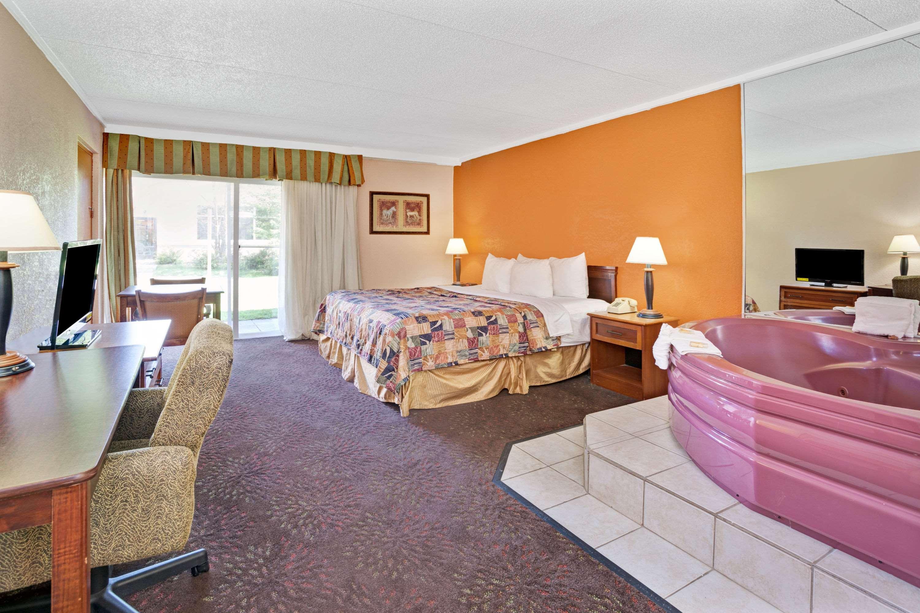 Days Inn By Wyndham Ann Arbor Exteriör bild